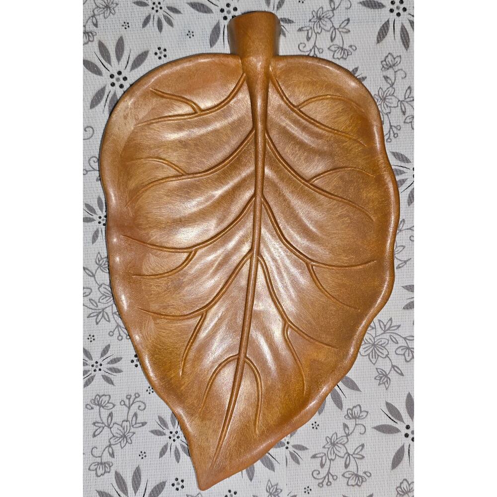 Leaf-Shaped Wall Hanging / Decorative Tray